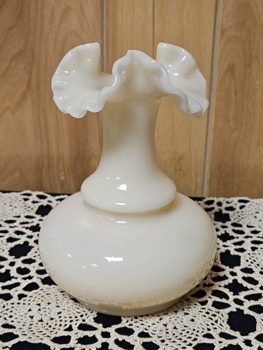Vintage Fenton Ivory Custard Glass Ruffled Rim Art Glass Vase